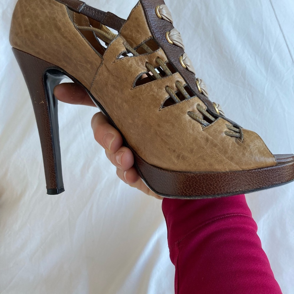 Super Chic, Unique Givenchy Platform Pumpworn Onc… - image 8